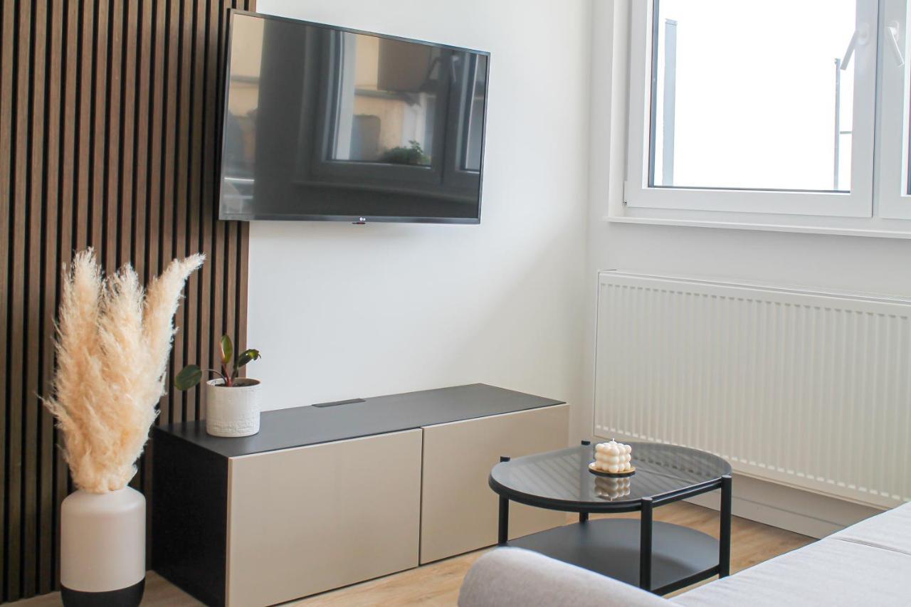 Special Apartment - Stadtnah, Balkon, Parkplatz, E-Ladestation, Gitterbox Fuer Fahrraeder, Fitnessstudio Koblenz  Ngoại thất bức ảnh